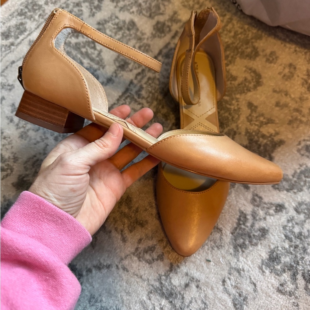Adrienne Vittadini Elegant Tan Women's Shoes sz 7.5